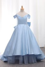 Load image into Gallery viewer, 2024 Satin A Line Off The Shoulder Asymmetrical Flower Girl Dresses With Bow Knot