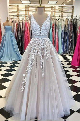 Unique V Neck Tulle Lace Wedding Dress Tulle Ball Gown Prom Dress With Appliques RS538