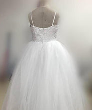 Load image into Gallery viewer, A Line Spaghetti Straps Lace Top Ivory Tulle Flower Girl Dresses For Wedding Party RS773