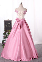 Load image into Gallery viewer, 2024 New Arrival Prom Dresses Off The Shoulder Satin With Appliques And Handmade Flowers