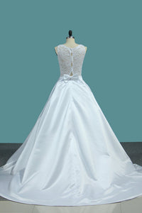 2023 A Line Scoop Satin Wedding Dresses With Pocket Court Train