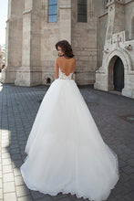 Load image into Gallery viewer, A line Long Sleeve Tulle White Lace Appliques Wedding Dresses Long Wedding Gowns RS561