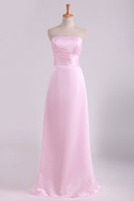 Load image into Gallery viewer, 2024 Strapless Bridesmaid Dresses A Line With Ruffles Floor Length