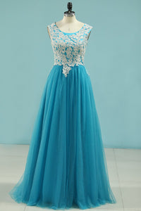 2024 Muslin Prom Dresses With Cape A-Line Spaghetti Straps Tulle With Gold Applique Floor-Length