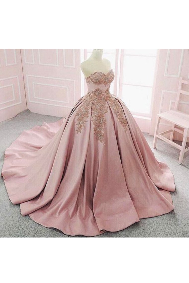 2023 Ball Gown Sweetheart Quinceanera Dresses Satin With Applique Court Train