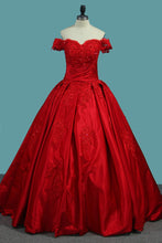 Load image into Gallery viewer, 2024 Off The Shoulder Satin Ball Gown Prom Dresses With Applique Sweep Train