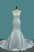 Load image into Gallery viewer, 2024 Mermaid Satin V Neck Wedding Dresses With Beads And Applique