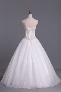 2023 Wedding Dresses A-Line Sweetheart See Through Tulle With Pearls Lace Up Floor Length