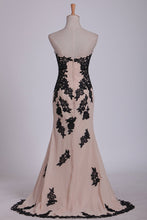 Load image into Gallery viewer, 2024 Chiffon Prom Dresses Column Sweetheart With Applique Sweep Train