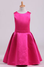 Load image into Gallery viewer, 2024 Fuchsia Scoop A Line Flower Girl Dresses Satin With Ribbon Knee Length