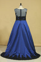 Load image into Gallery viewer, 2024 Plus Size Asymmetrical Bateau Prom Dresses Taffeta With Applique And Sash Sweep Train Dark Royal Blue
