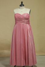 Load image into Gallery viewer, 2024 Plus Size Bridesmaid Dress A Line Sweetheart With Ruffles