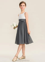 Load image into Gallery viewer, With Knee-Length Junior Bridesmaid Dresses Flower(s) Yamilet Neck Ruffle A-Line Scoop Chiffon