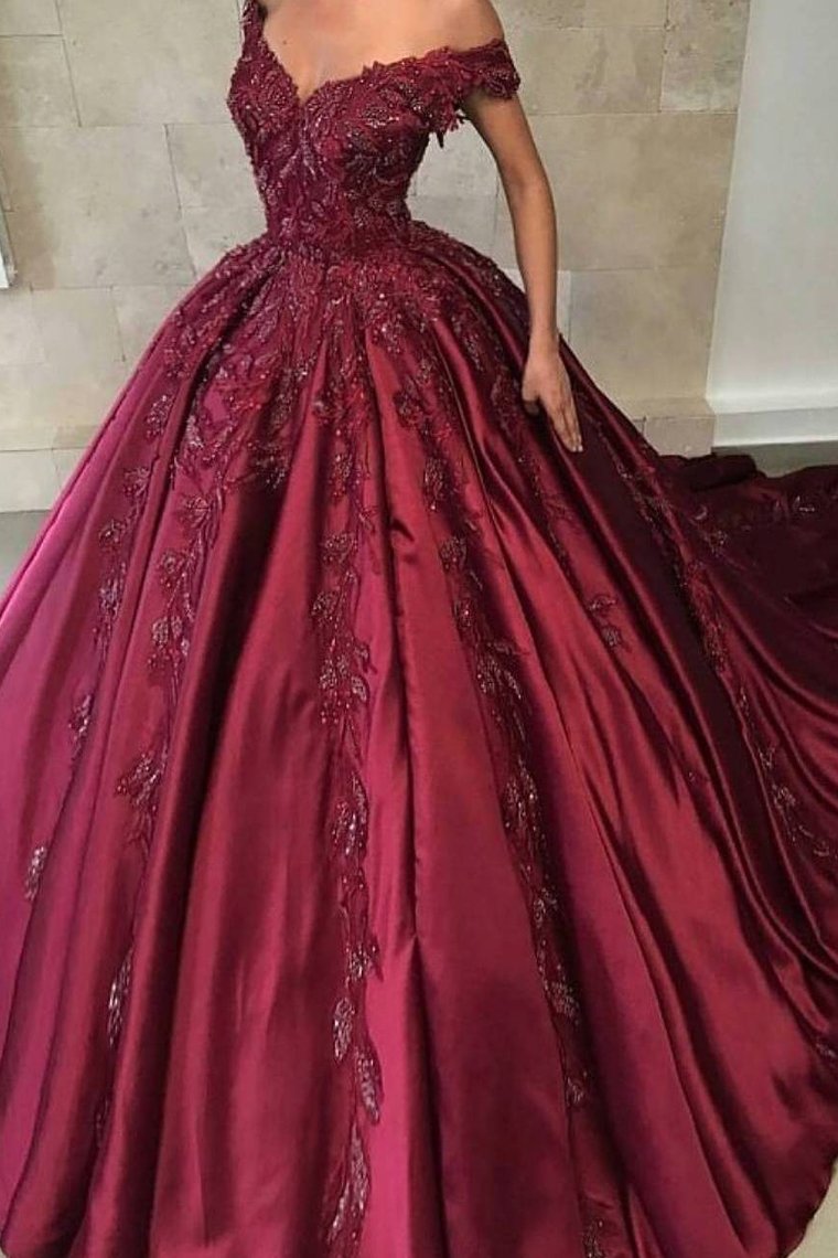 2024 Off The Shoulder Ball Gown Prom Dresses Satin With Applique Sweep Train