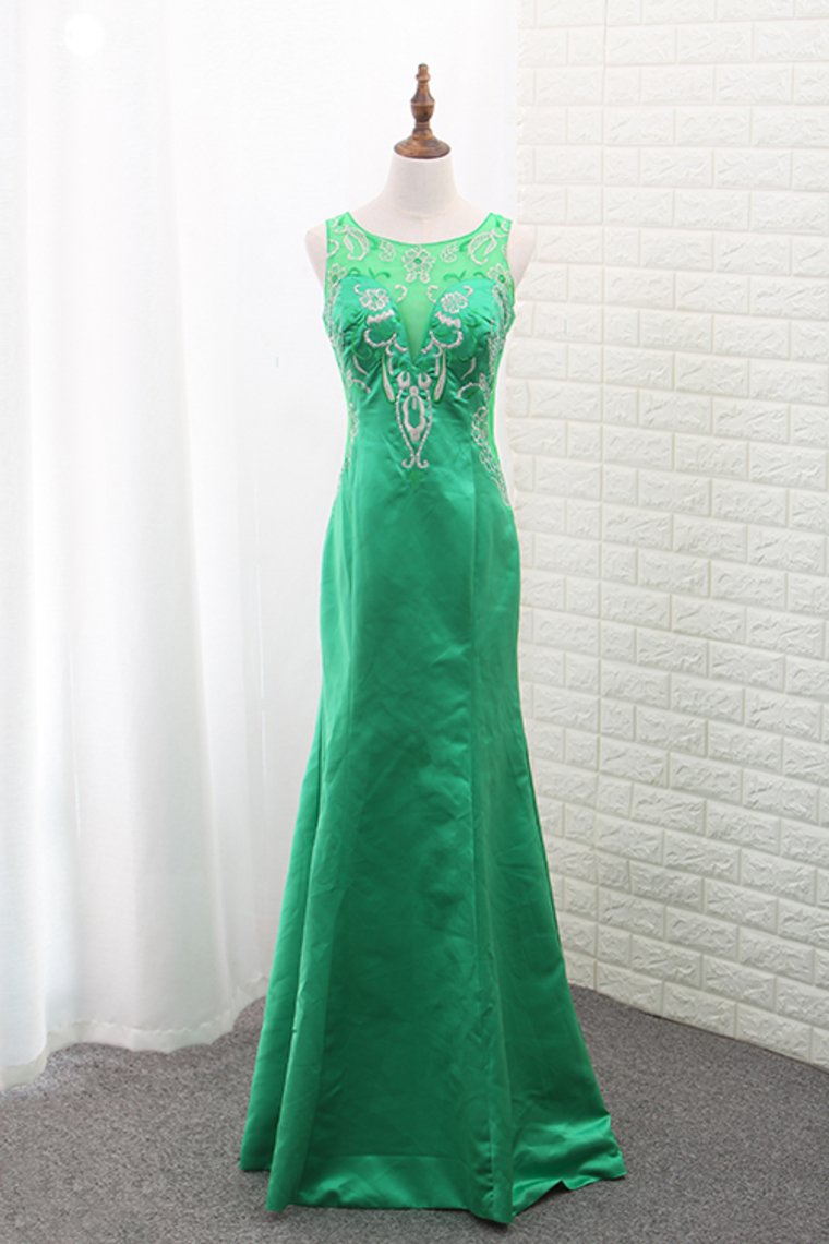 2024 Scoop Satin Mermaid Prom Dresses With Embroidery Floor Length
