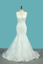 Load image into Gallery viewer, 2024 V Neck Mermaid Wedding Dresses Tulle With Applique And Beads Court Train