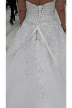 Load image into Gallery viewer, 2024 Wedding Dresses Sweetheart Tulle A Line With Applique And Beads Lace Up