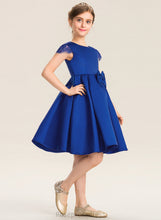 Load image into Gallery viewer, Knee-Length Satin Lace Junior Bridesmaid Dresses Bow(s) With Makayla A-Line Neck Scoop
