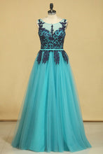 Load image into Gallery viewer, 2024 Hot Scoop Prom Dresses Tulle A Line With Applique And Sash