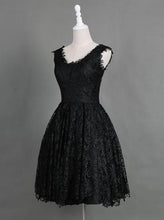 Load image into Gallery viewer, Classic Scoop Sleeveless Knee-Length Black Lace Homecoming Dresses RS460