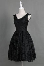 Load image into Gallery viewer, Classic Scoop Sleeveless Knee-Length Black Lace Homecoming Dresses RS460