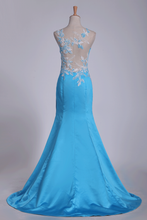 Load image into Gallery viewer, 2024 Trumpet Prom Dresses Bateau With Applique And Beads Satin Sweep Train