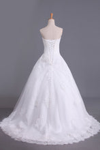 Load image into Gallery viewer, 2024 Hot Wedding Dresses A Line Strapless Tulle With Applique Court Train