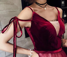 Load image into Gallery viewer, A Line Spaghetti Straps Ombre Long Tulle Prom Dresses, Burgundy V Neck Evening Dress SRS15029