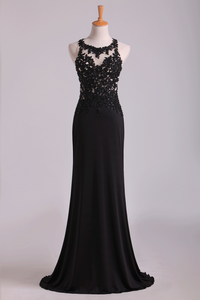 2024 Popular Black Scoop Sheath/Column Prom Dresses With Beading And Applique