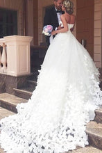 Load image into Gallery viewer, 2023 Sweetheart Wedding Dresses A Line Tulle With Handmade Flower