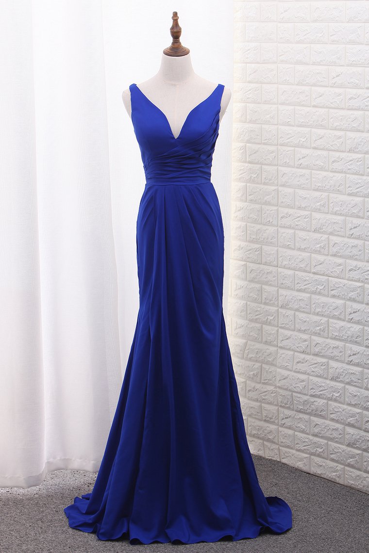 2024 Mermaid V Neck Evening Dresses With Ruffles And Slit