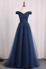 Load image into Gallery viewer, 2023 Tulle A Line Off The Shoulder Prom Dresses Ruffled Bodice Sweep Train