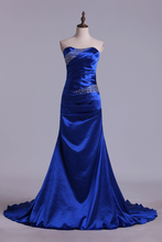 Load image into Gallery viewer, 2024 Mermaid Strapless Dark Royal Blue Sweep Train Elastic Satin With Beadings Prom Dresses