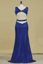 Load image into Gallery viewer, 2024 Sexy Open Back V Neck Sequins With Slit Prom Dresses Sheath Dark Royal Blue