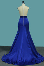 Load image into Gallery viewer, 2024 Satin Mermaid V Neck Beaded Bodice Prom Dresses Sweep Train