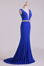 Load image into Gallery viewer, 2024 Open Back Column Prom Dresses V Neck Dark Royal Blue Beaded Waistline Sweep Train