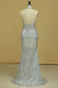 2024 Prom Dresses Halter Sequines With Beading Open Back Sheath