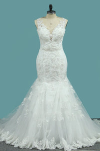2024 Mermaid/Trumpet V Neck Wedding Dresses Court Train Tulle With Applique Lace Up Back