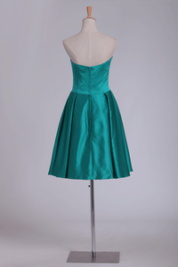 2024 A Line Sweetheart Satin Short/Mini Homecoming Dresses