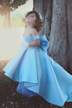 Load image into Gallery viewer, 2023 Off The Shoulder Flower Girl Dresses Satin A Line With Bow Knot Asymmetrical