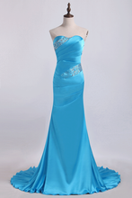Load image into Gallery viewer, 2024 Mermaid Strapless Elastic Satin With Beadings Prom Dresses Sweep/Brush Train