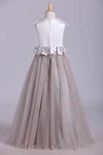 Load image into Gallery viewer, 2024 New Flower Girl Dresses Bateau A Line Tulle With Handmade Flowers
