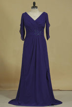 Load image into Gallery viewer, 2024 Chiffon Mother Of The Bride Dresses V Neck With Beads And Slit
