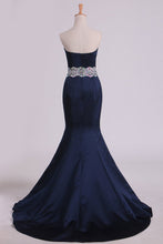 Load image into Gallery viewer, 2024 Evening Dresses Sweetheart Mermaid Court Train Satin With Beads
