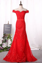 Load image into Gallery viewer, 2024 Red Mermaid Prom Dresses Off The Shoulder Tulle With Applique Covered Button