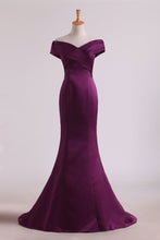 Load image into Gallery viewer, 2024 Prom Dresses Off The Shoulder Satin Mermaid Sweep Train
