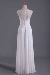 2024 White Bateau A-Line Prom Dresses Chiffon Floor-Length With Beads And Applique