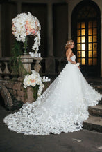 Load image into Gallery viewer, 2023 Sweetheart Wedding Dresses A Line Tulle With Handmade Flower
