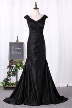Load image into Gallery viewer, 2024 Mermaid Evening Dresses Cap Sleeves Satin With Beading Sweep Train