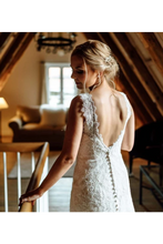 Load image into Gallery viewer, Graceful Lace Wedding Dress With Covered Buttons Mermaid Bridal Dress